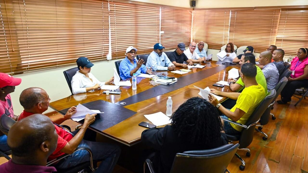 Comedores Económicos del Estado Dominicano (CEED) activa Comité de Emergencia ante posible impacto de vaguada que afecta el país