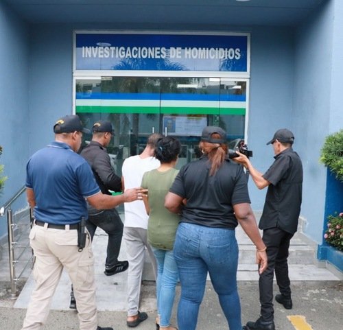 Apresan a pareja de esposos en Los Guandules, D.N. por muerte de niña de 7 años víctima de maltrato infantil y barbarie