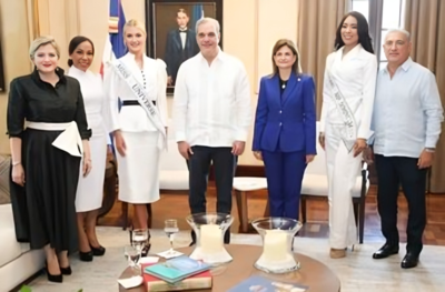 Presidente Abinader recibe a Miss Universo y Miss República Dominicana en el Palacio Nacional