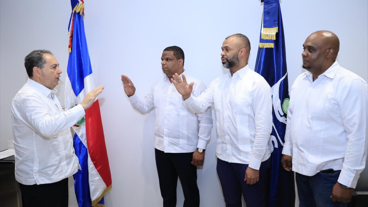 Director del SNS juramenta nuevo director Hospital Traumatológico de Higüey