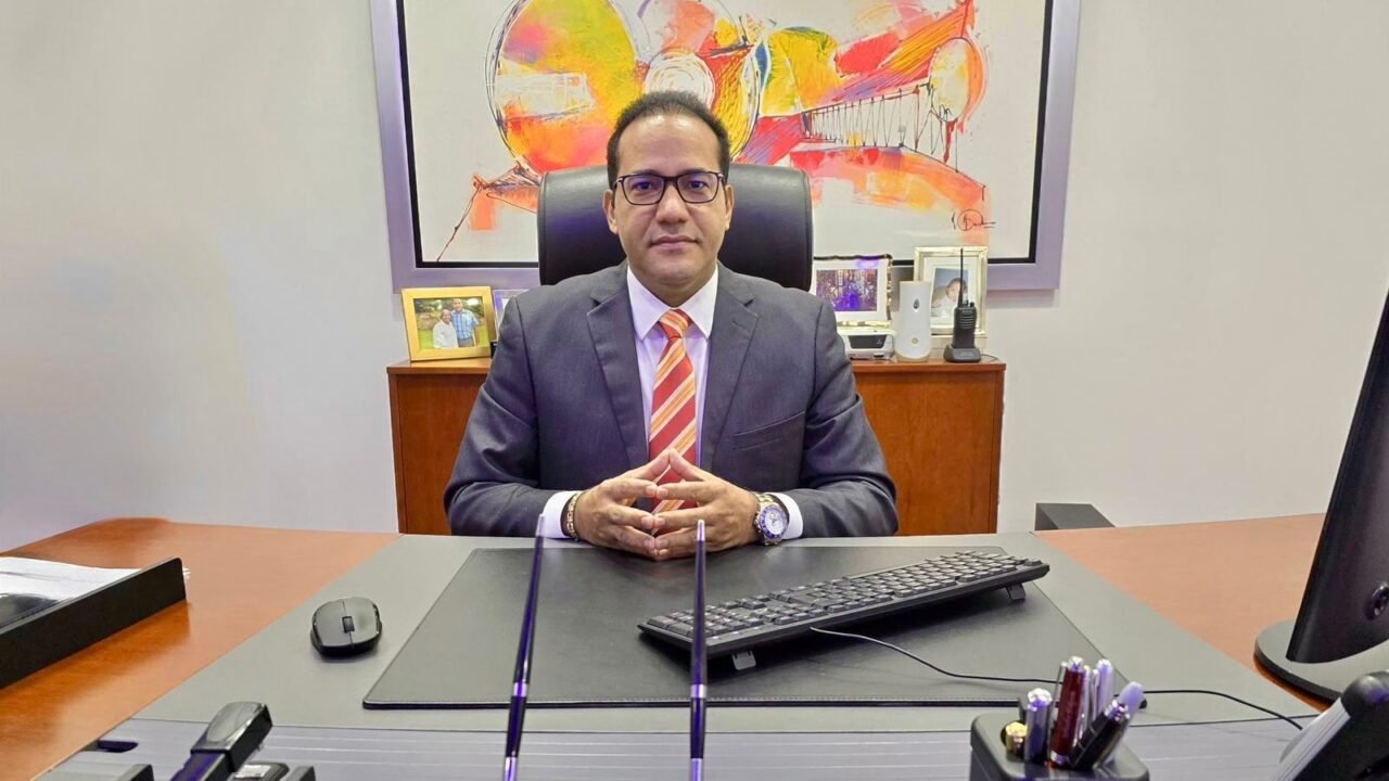 El periodista Salvador Holguín revela que hay tres senadores del PRM pedidos en extradición por EE.UU. en fase de negociación para su entrega