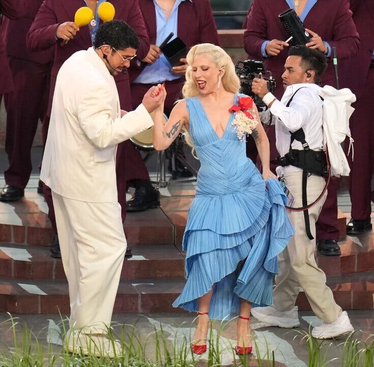 Bad Bunny resultó en histórico espectáculo de medio tiempo del Super Bowl con Lady Gaga, Ricky Martin y mucho amor latino