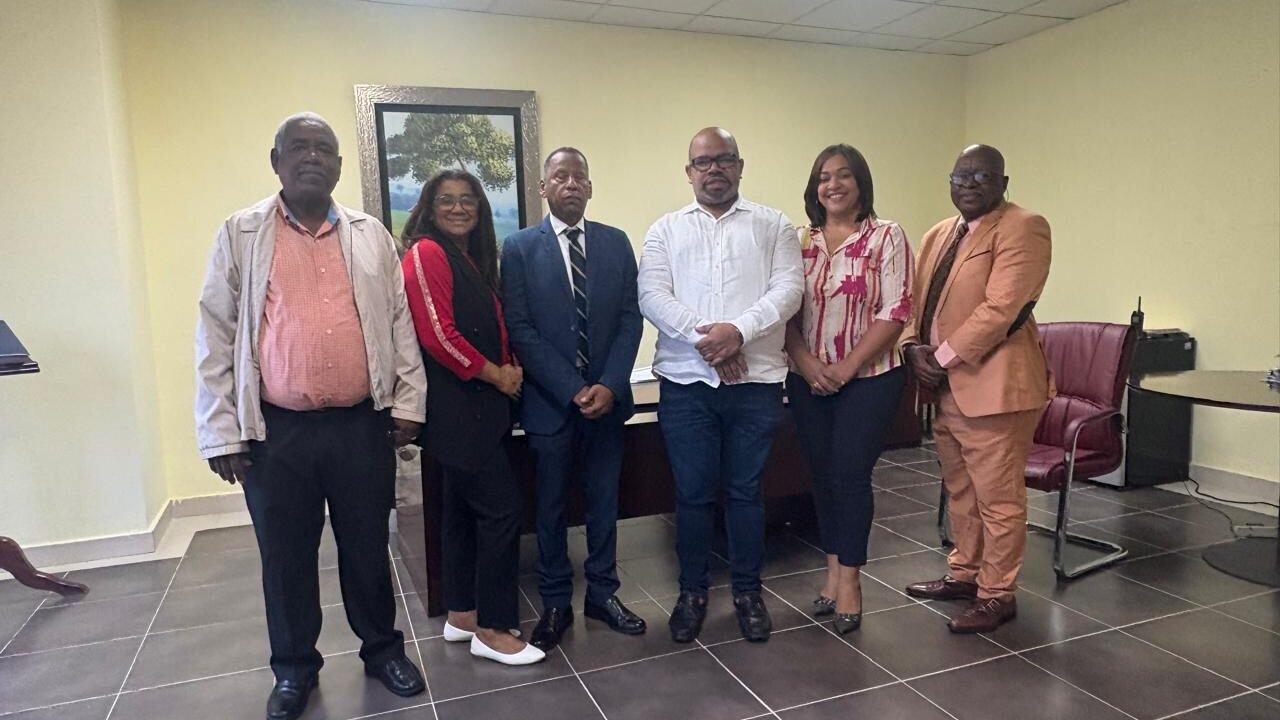 Secretario general de la filial SNTP-SDE visita Hospital Darío Contreras; gestiona reconocimiento de derechos para trabajadores de la prensa