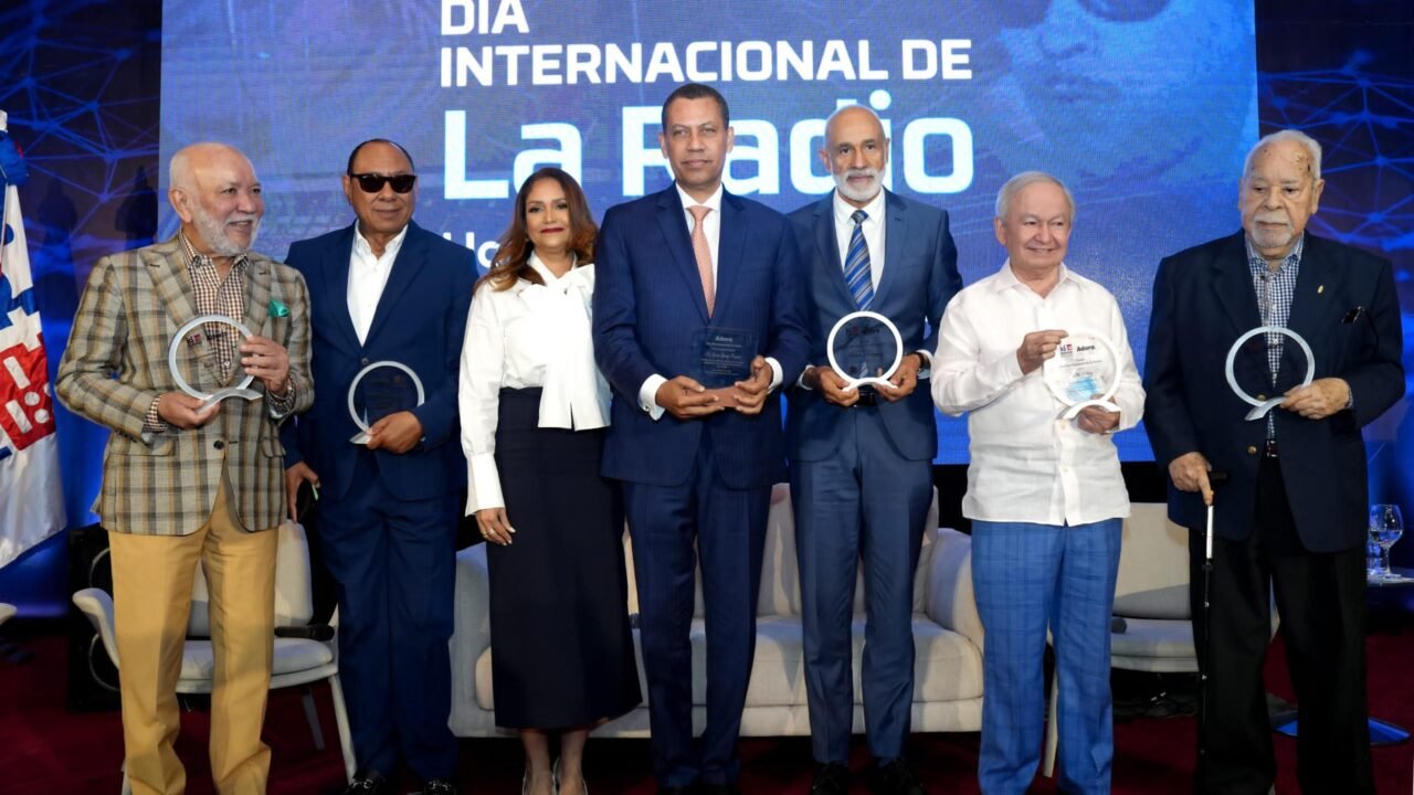 Indotel rinde homenaje póstumo a Radhamés Aracena en el Día Mundial de la Radio