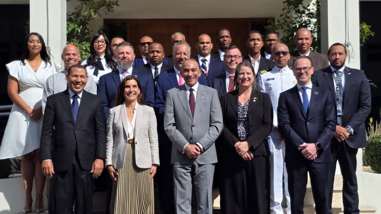 Embajadora de EE.UU. y presidente DNCD clausuran primer ciclo de capacitación en desmantelamiento de laboratorios clandestinos