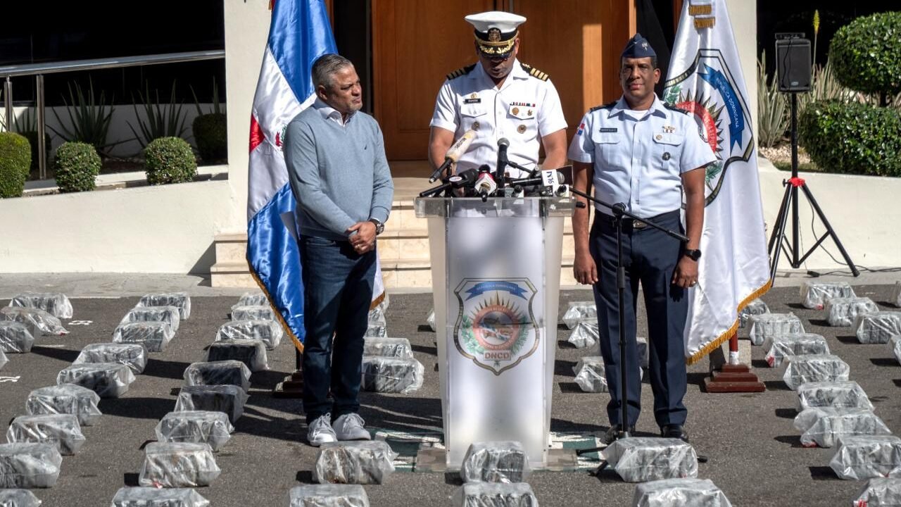 Arrestan 6 hombres con un cargamento superior a 2 toneladas de presunta cocaína