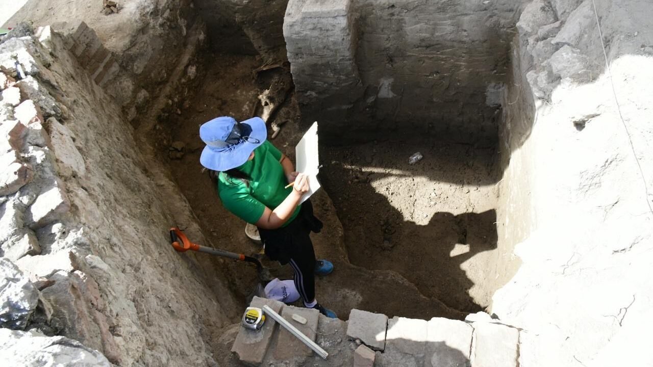 Hallan 13 osamentas en excavaciones del proyecto “Tras los restos del cacique Enriquillo” en Pueblo Viejo, Azua