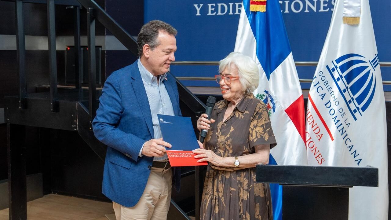 DIGEIG inicia en el MIVHED la entrega del Buzón Físico de Denuncia Ciudadana