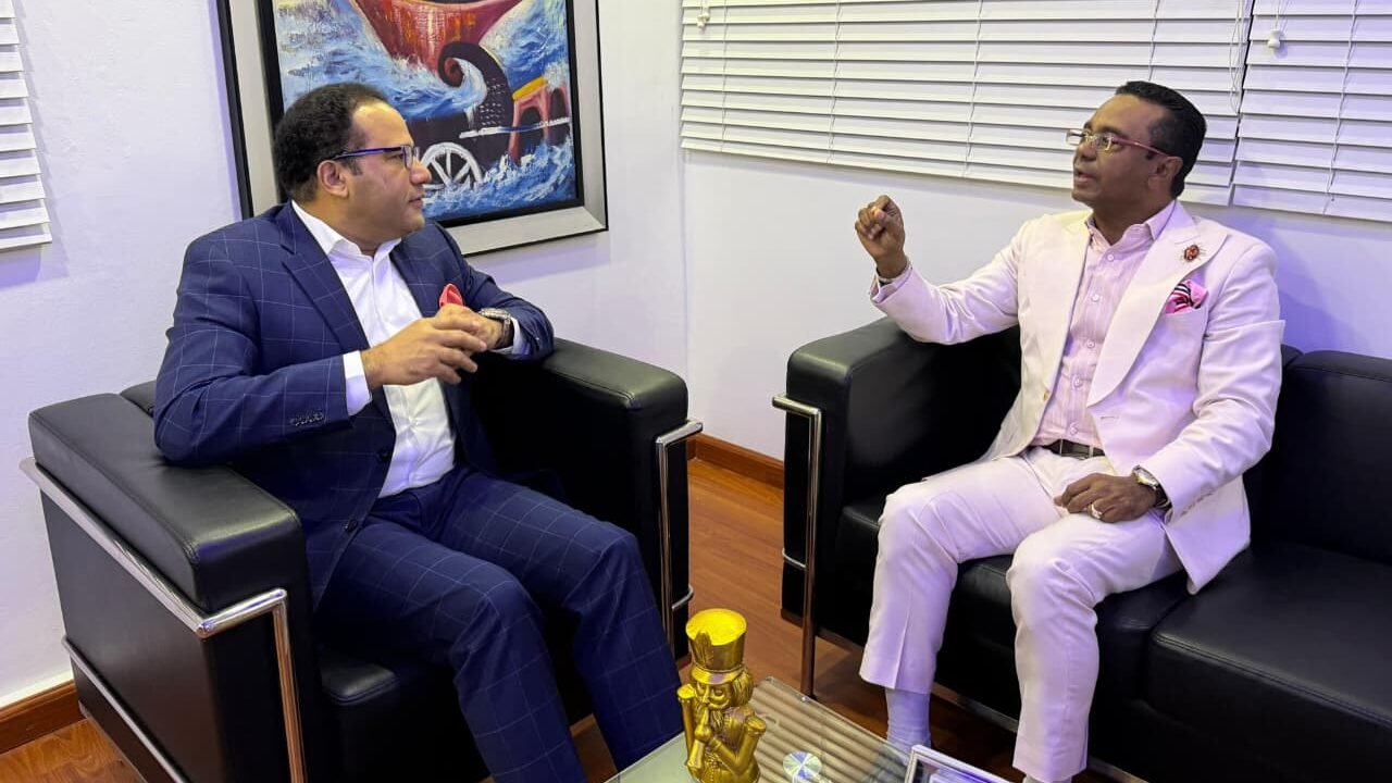 Salvador Holguín y el consultor Mariano Abreu anuncian acuerdo para retransmisión del programa “Imagen Pública TV” a través de los medios del Grupo Hilando Fino