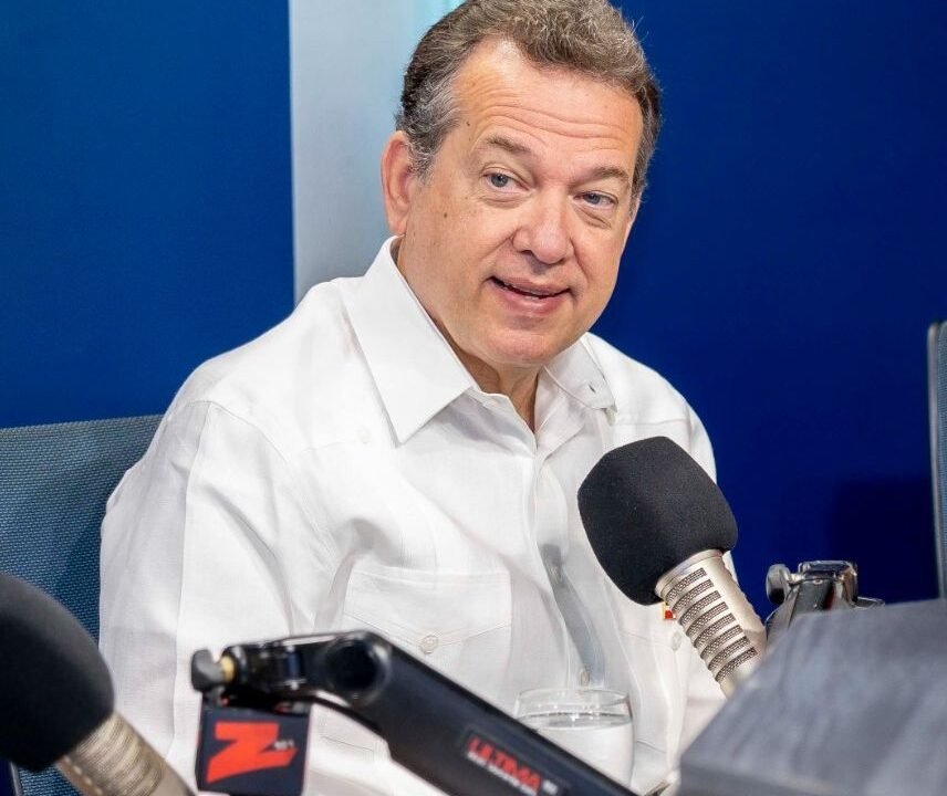 Ministro Bisonó apuesta por eficiencia institucional y alianzas público-privadas para acelerar soluciones de vivienda