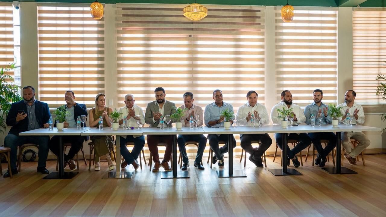 Carlos Gómez presenta en Moca la nueva franquicia “Héroes de Moca”, equipo que representará a Espaillat en la LNB