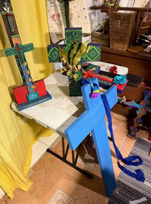 El Museo de la Catedral inaugura la exposición “Cruces que florecen” de la artista Desirée Cepeda