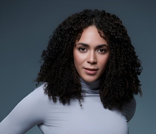 Lía Lockhart, versátil actríz dominicana, protagoniza «La Vida Chueca», nueva película de Manny Pérez