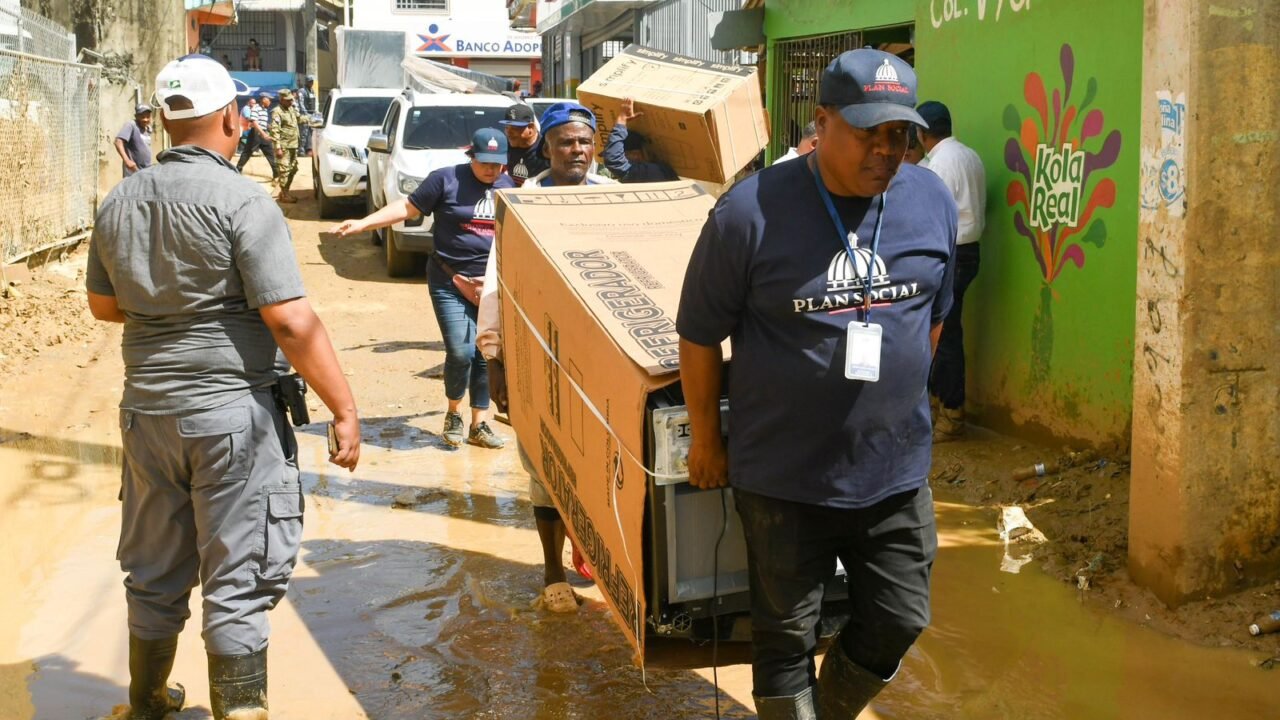 DASAC implementa en Gaspar Hernández segunda fase del protocolo de emergencia con entrega de electrodomésticos, enseres y raciones crudas