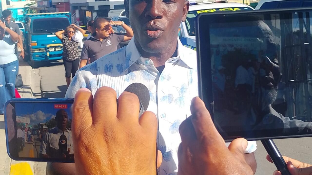 Alcalde Eduardo Familia deja inaugurado el Parque Ecológico Taíno José Francisco Peña Gómez en Villa Hermosa