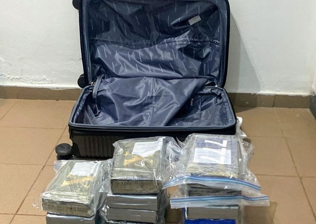 DNCD atrapa hombre con 13 paquetes de presunta cocaína en Punta Cana