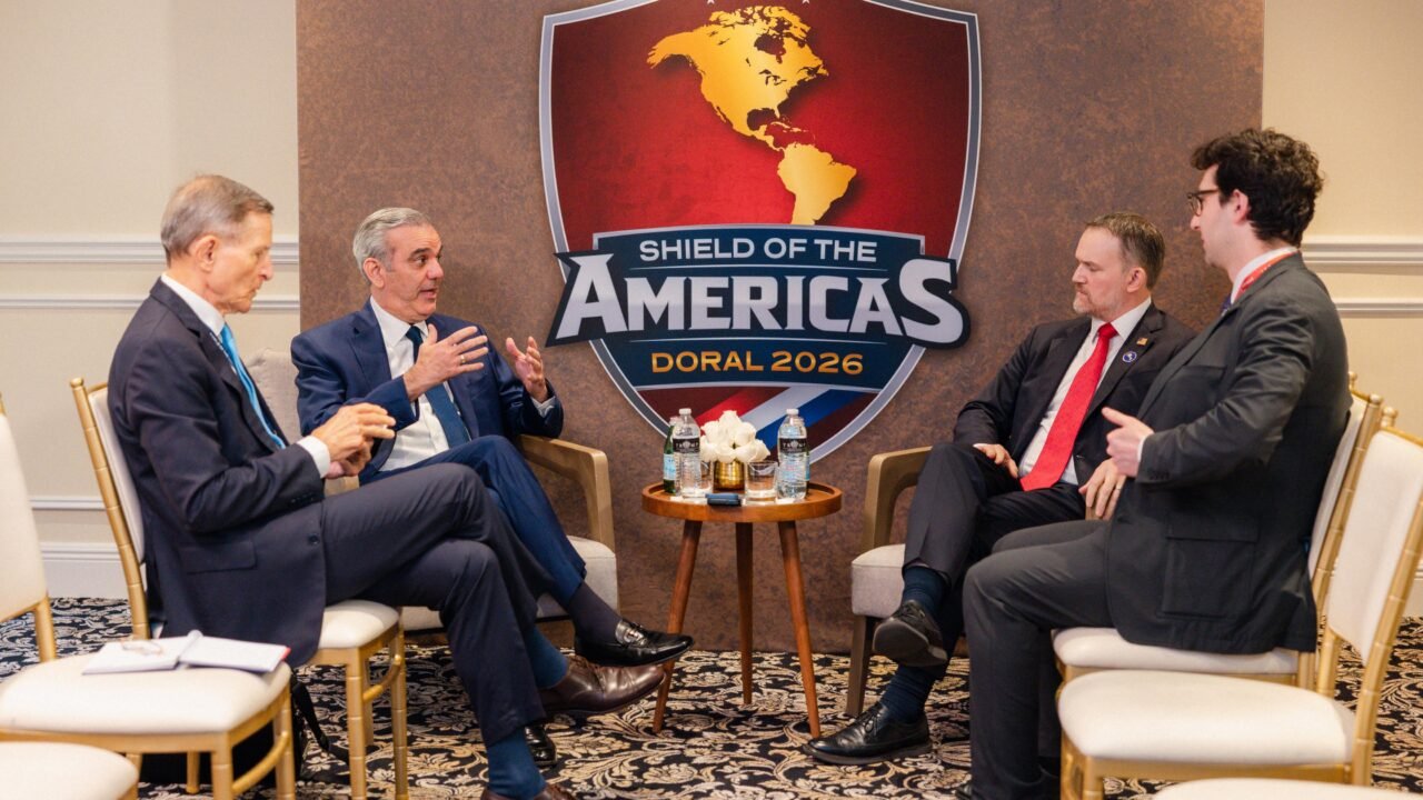 Abinader fortalece diálogo comercial con Estados Unidos durante cumbre en Miami