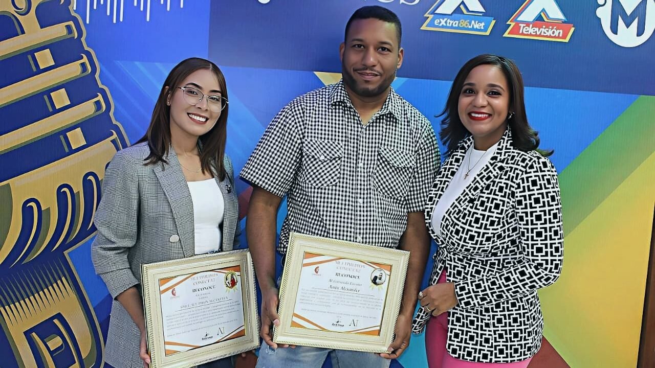 Programa radial Conecta2 con Ana Inoa reconoce a Aimée Alcántara y Amin Alexander en especial por el Día Nacional del Locutor