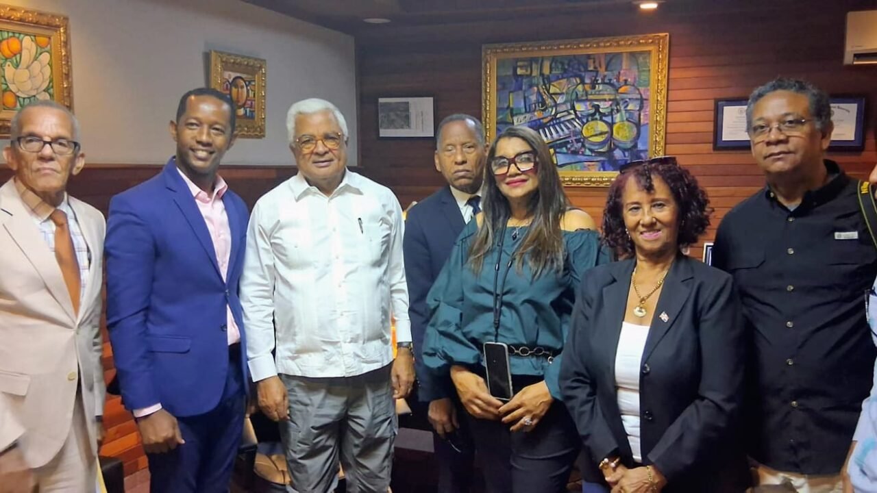 SNTP-SDE destaca solidez tecnológica del Grupo Burgos y acuerda agenda de capacitación para periodistas de ese municipio