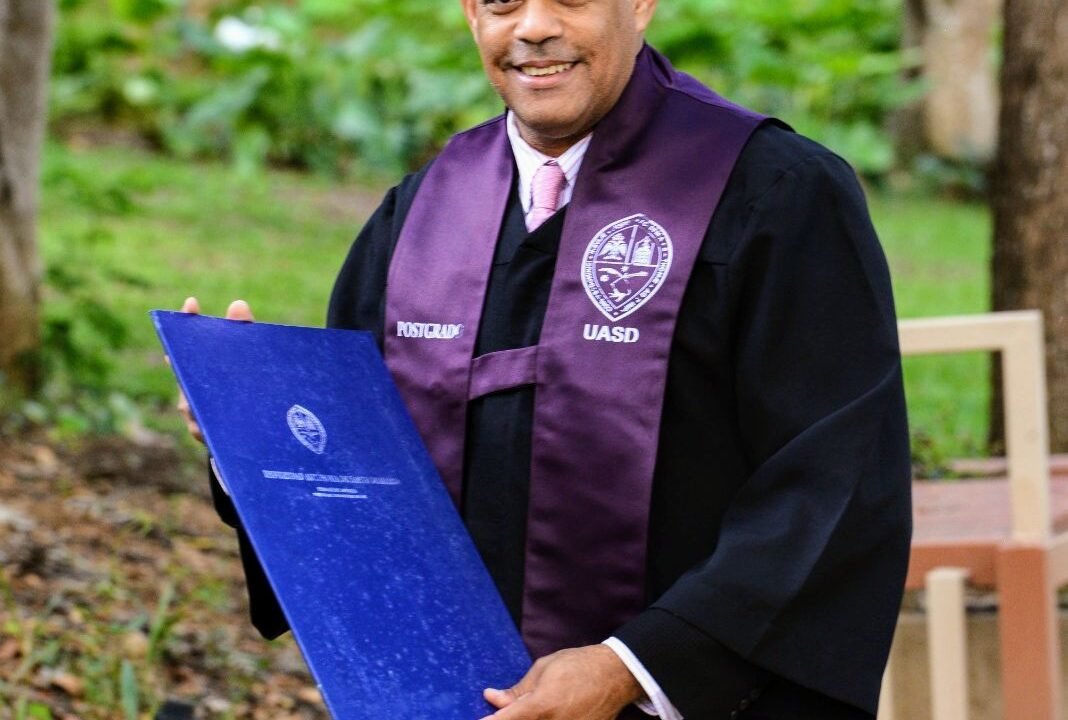 José Armando Toribio, periodista de vocación y compromiso alcanza el grado de magíster en Comunicación Estratégica y Relaciones Públicas