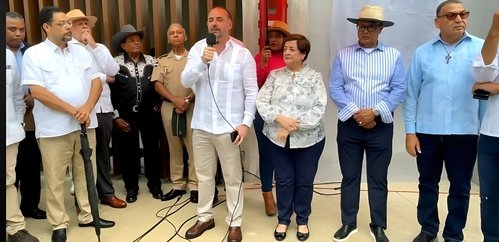 El Seibo le rinde homenaje al ingeniero Eduardo Martinez Lima y desvelizan tarja en su honor