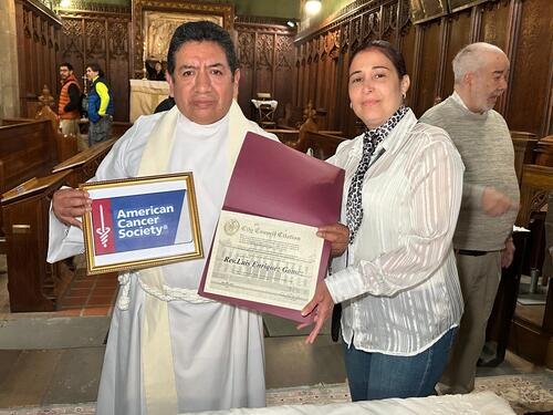 Padre Luis Enrique Gómez es reconocido en la ciudad de Nueva York /American Society durante ceremonia coordinada por Yari Jiménez y otros líderes