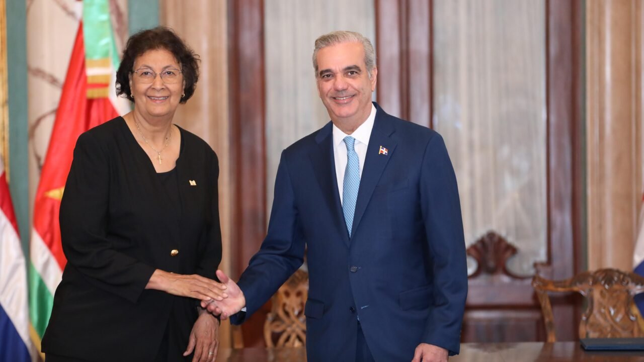 Abinader y Geerlings-Simons reconocen la conectividad aérea como eje de integración; Sky High reafirma su compromiso con la región