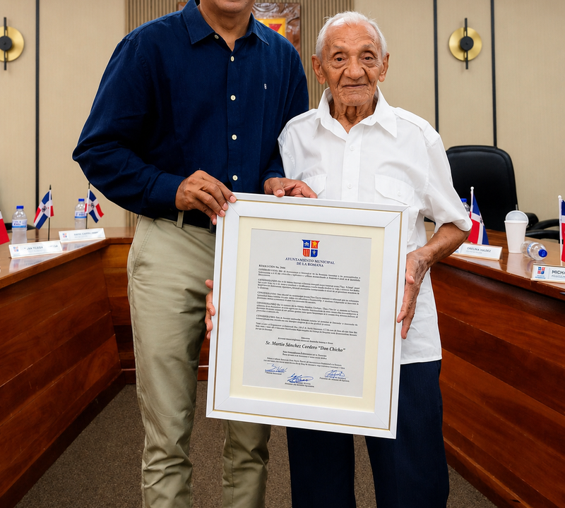 Ayuntamiento de La Romana declara a Martín Sánchez Cordero «Don Chicho» Hijo Adoptivo del municipio