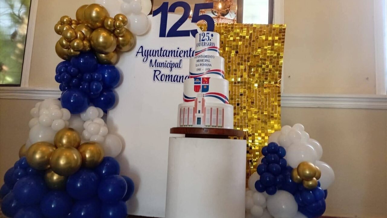 Ayuntamiento de La Romana inicia la celebración de su 125 aniversario con un emotivo acto de apertura