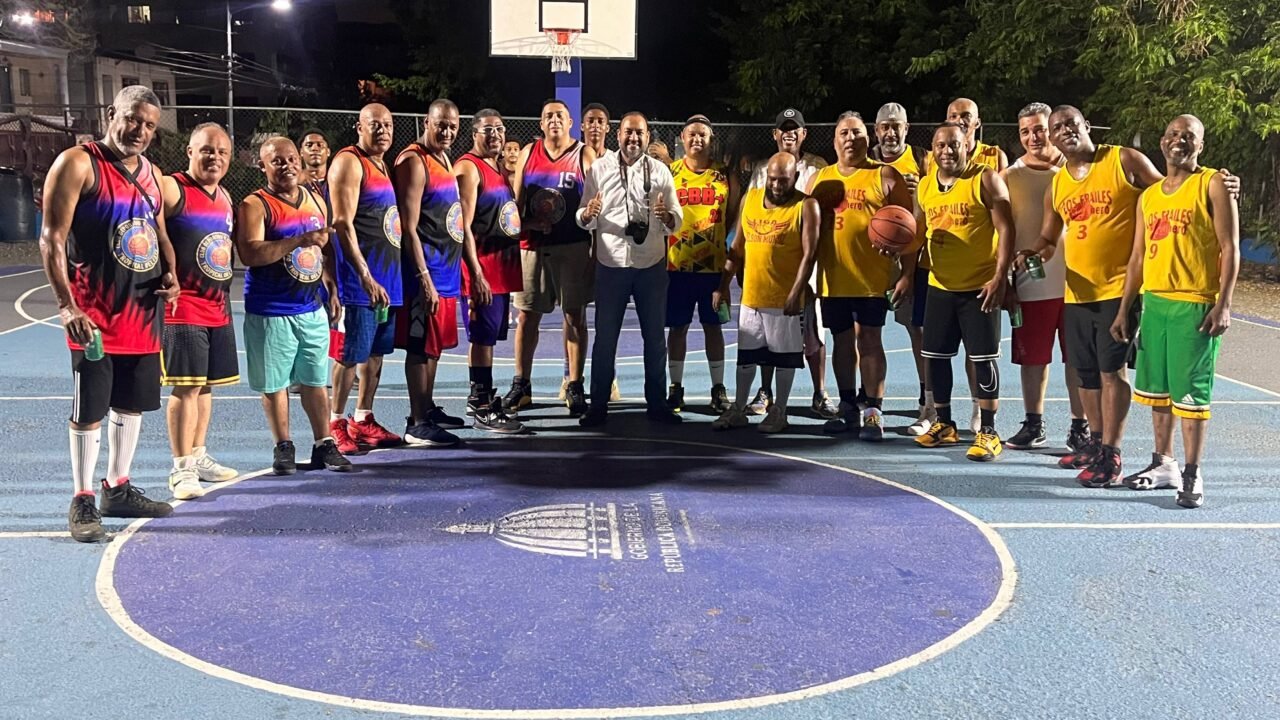 Primera y segunda generación del baloncesto de Los Frailes I vuelven a fortalecer la hermandad en histórico reencuentro