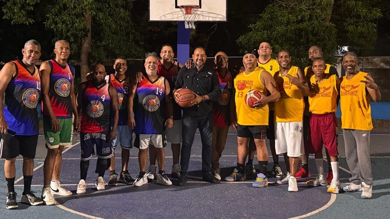 Primera y segunda generación del baloncesto de Los Frailes I fortalecen la hermandad en histórico reencuentro