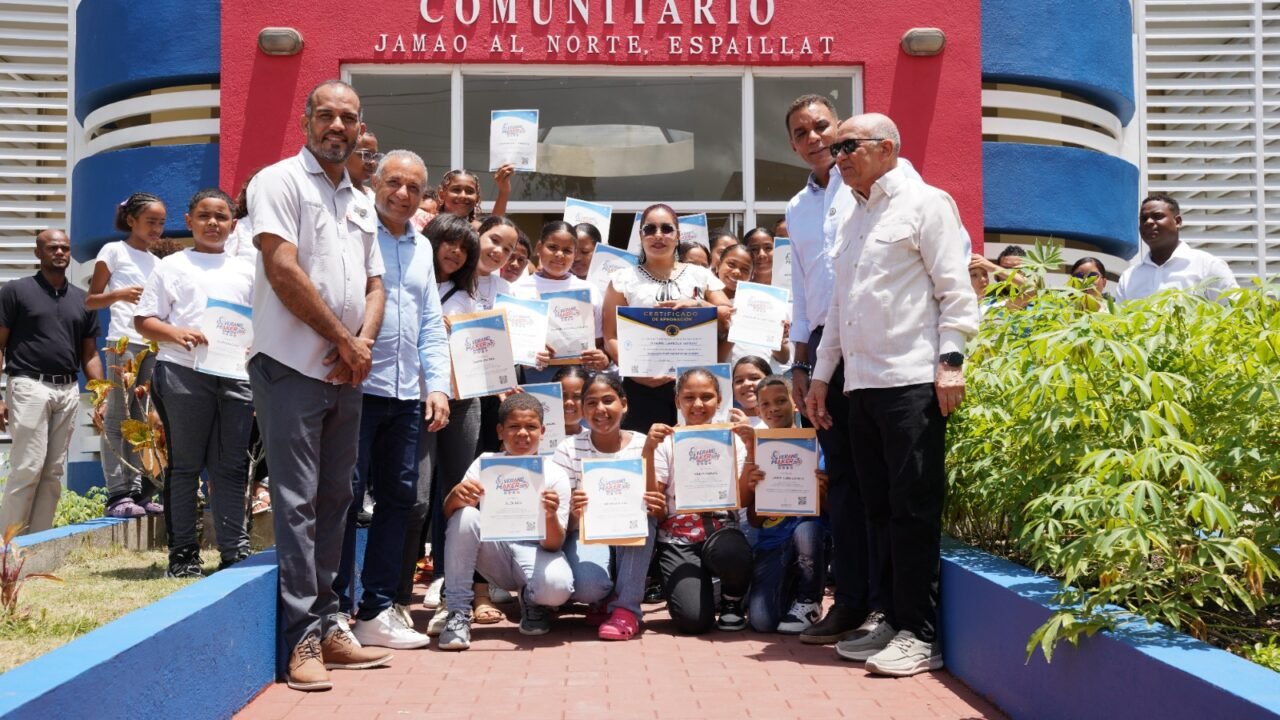 CTC certifican a 250 jóvenes en Jamao al Norte y fortalecen la inclusión digital