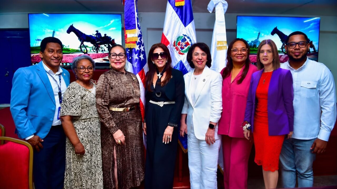 Histórica rueda de prensa fortalece los lazos entre Santiago y Newark