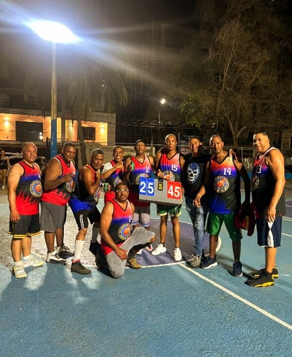 Tropical del Este se impone 45-25 en segundo reencuentro de generaciones del baloncesto de Los Frailes 1ero.
