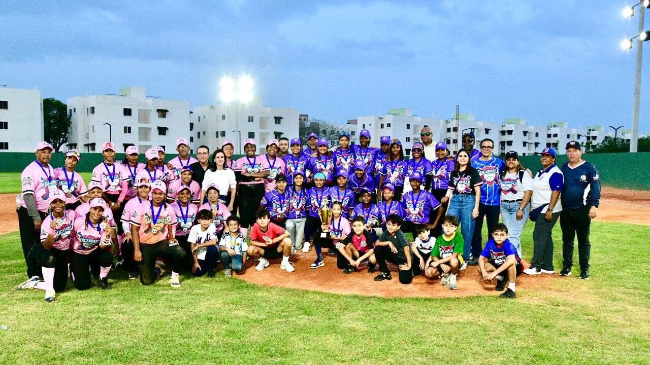 Fundación Macarrulla impulsa la inclusión femenina en el béisbol con la premiación de su primera categoría femenina