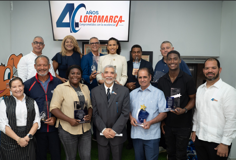 Logomarca reconoce 13 personalidades por destacadas trayectorias en deporte y comunicación