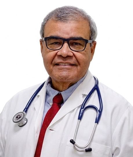 Reconocen al doctor Senén Caba en Nagua por sus aportes a la práctica médica nacional