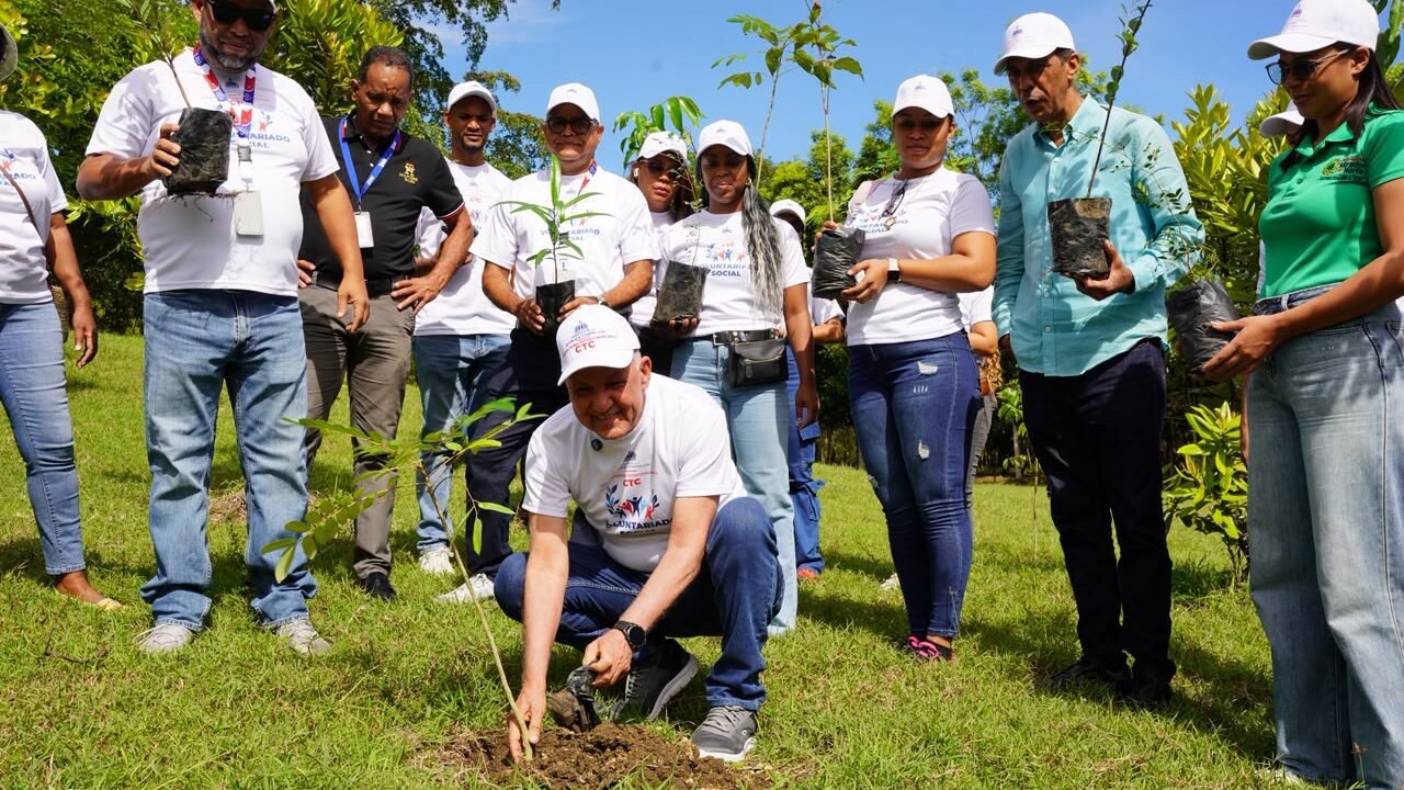 Voluntariado de los Centros Tecnológicos Comunitarios realiza jornada de reforestación
